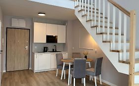 Dwupoziomowy apartament nr 24 z dużym balkonem i podziemnym parkingiem we Władysławowie